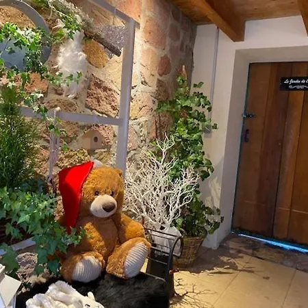 Oda ve Kahvaltı La Longere Des Capucines 3*